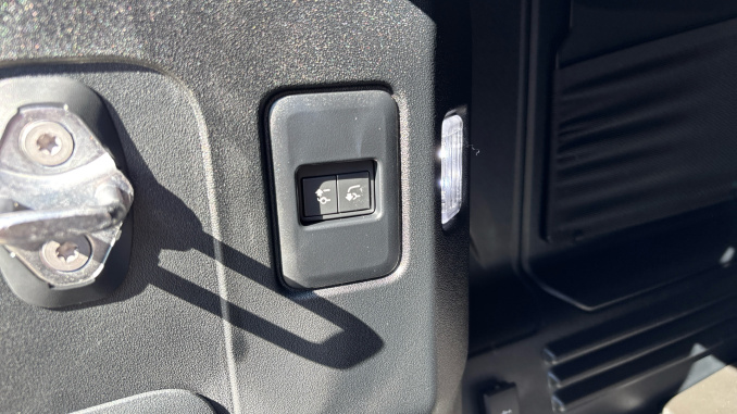 Land Rover Defender 3.0 D250 X-Dynamic HSE 110 5dr Auto Diesel Estate - Image 27